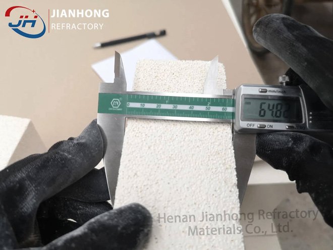 QC Thickness Measurement of Mullite Insulation Brick JM23 (ASTM C155) Standard 65mm Size